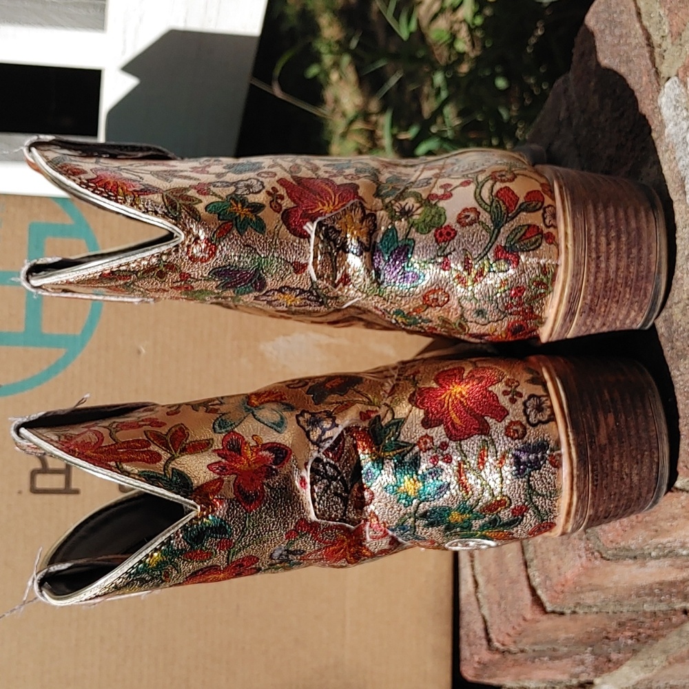 Roper Ingrid Multi Floral Snip Toe Faux Leather Boots Size 6 (1773) - Picture 5 of 11